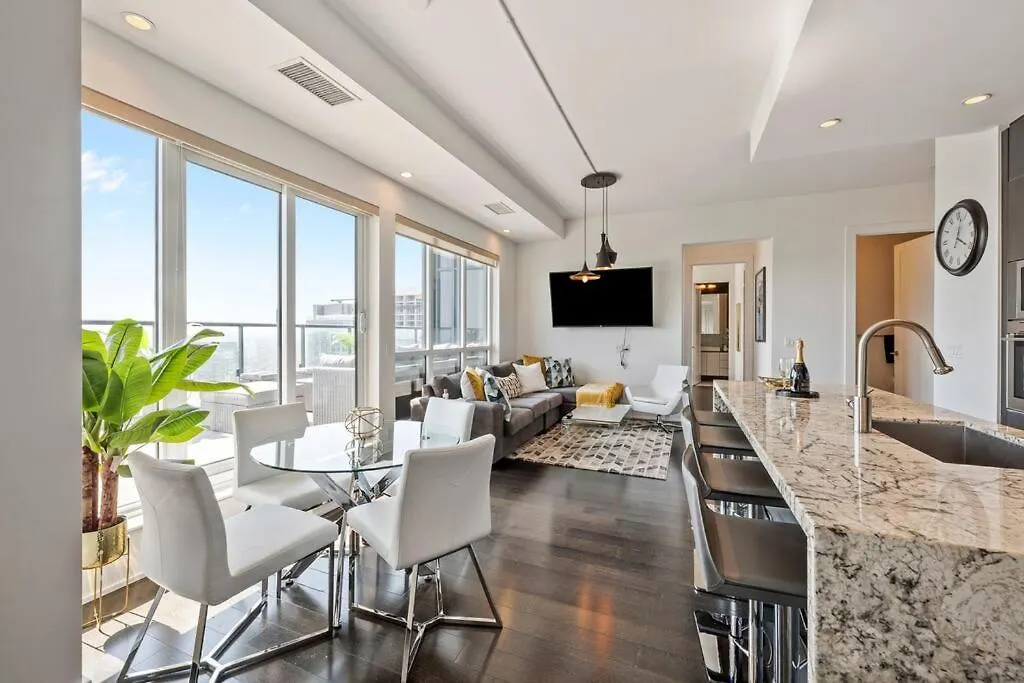 5-Star Panoramic View And Large Terrace By Cn Tower Apartment Toronto 0*,  Canada