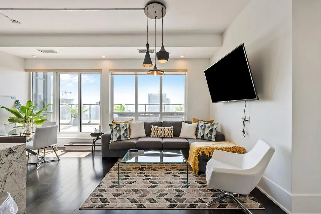 5-Star Panoramic View And Large Terrace By Cn Tower Apartment Toronto Canada