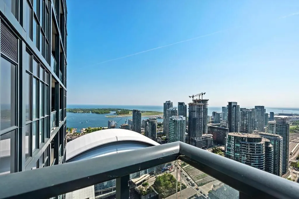 5-Star Panoramic View And Large Terrace By Cn Tower Apartment Toronto Canada