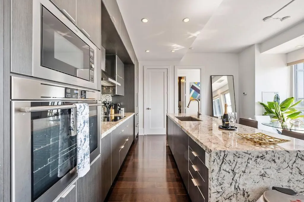 5-Star Panoramic View And Large Terrace By Cn Tower Apartment Toronto