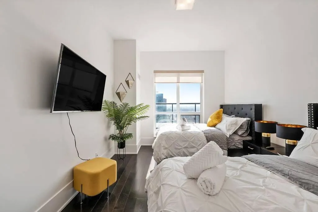 5-Star Panoramic View And Large Terrace By Cn Tower Apartment Toronto Canada