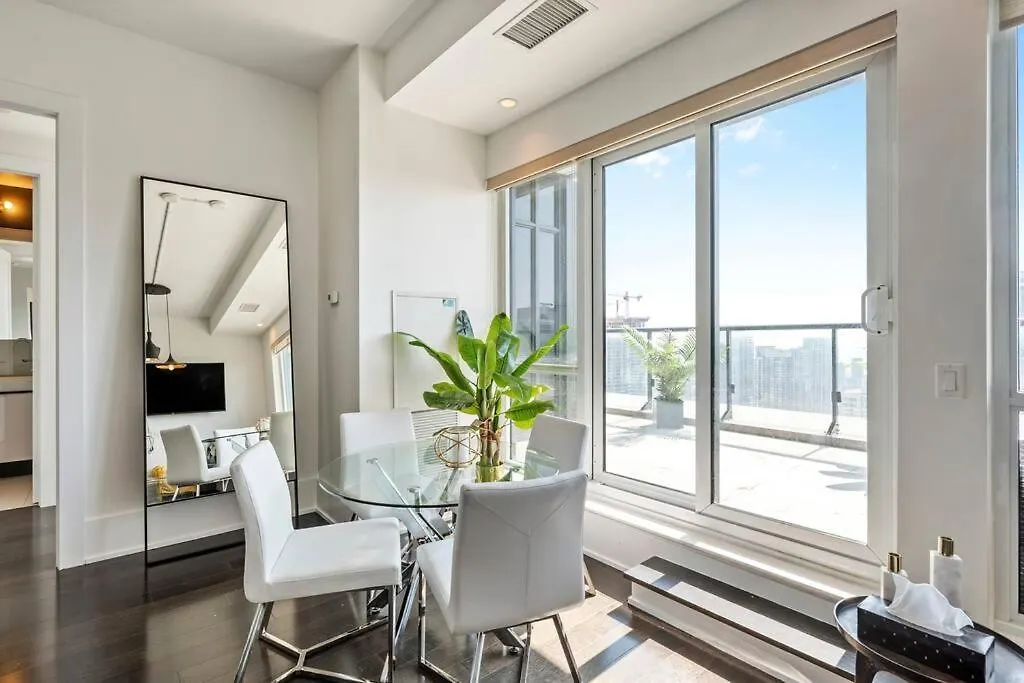 5-Star Panoramic View And Large Terrace By Cn Tower Apartment Toronto 0*,  Canada