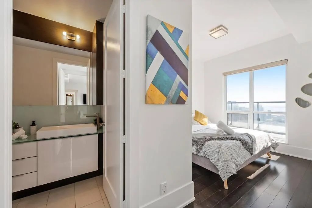 5-Star Panoramic View And Large Terrace By Cn Tower Apartment Toronto Canada