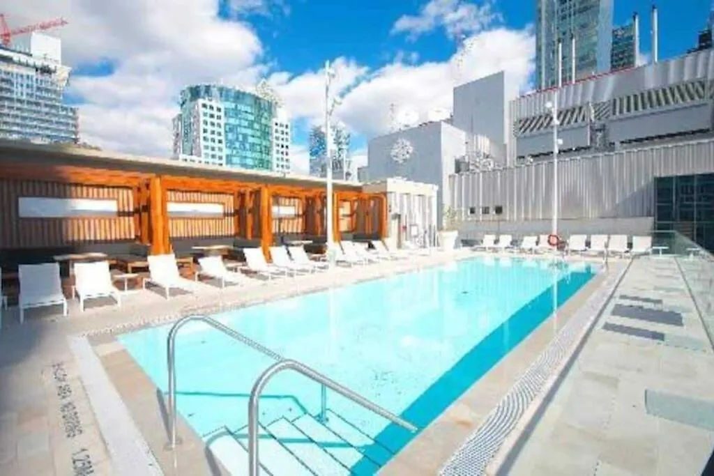 5-Star Panoramic View And Large Terrace By Cn Tower Apartment Toronto Canada